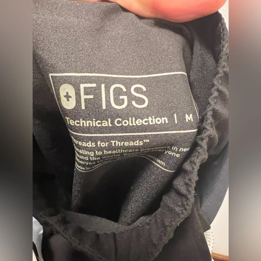 16. FIGS PISCO PANELED CLASSIC SCRUB PANT